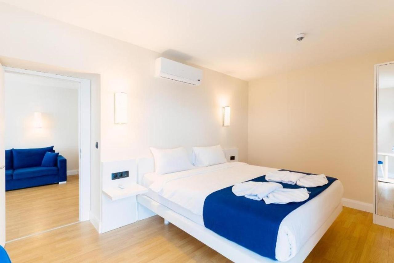 Black Sea Aparthotel Orbi City Batumi Bagian luar foto