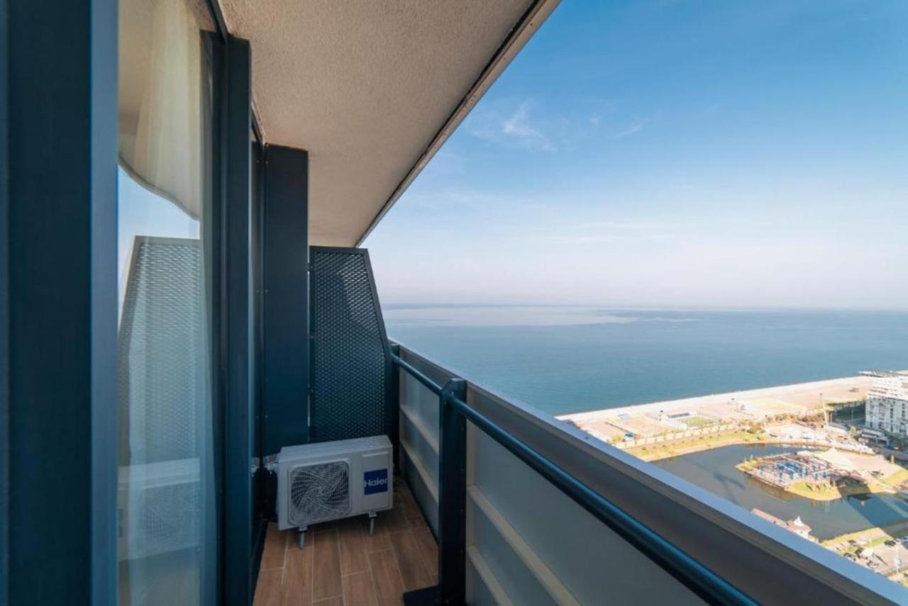 Black Sea Aparthotel Orbi City Batumi Bagian luar foto