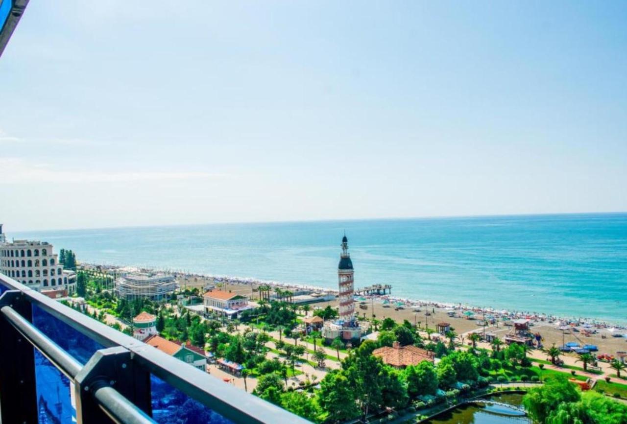 Black Sea Aparthotel Orbi City Batumi Bagian luar foto