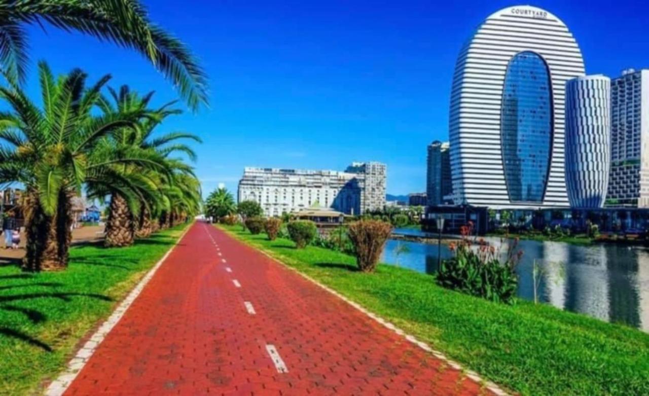 Black Sea Aparthotel Orbi City Batumi Bagian luar foto