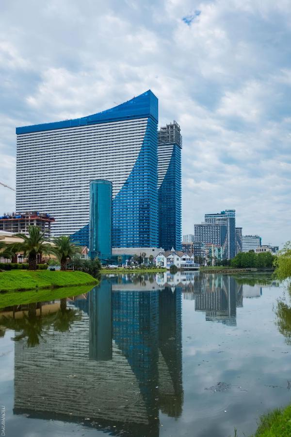 Black Sea Aparthotel Orbi City Batumi Bagian luar foto