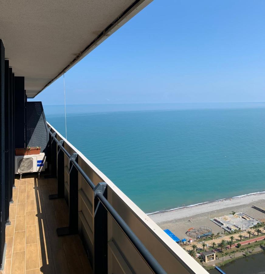 Black Sea Aparthotel Orbi City Batumi Bagian luar foto